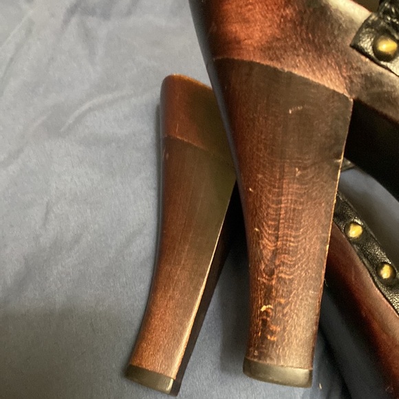 Women’s Hilary Radley sz.8M Black Leather/Wood Ankle Strap Heels Embellish/Rivet - Picture 15 of 16